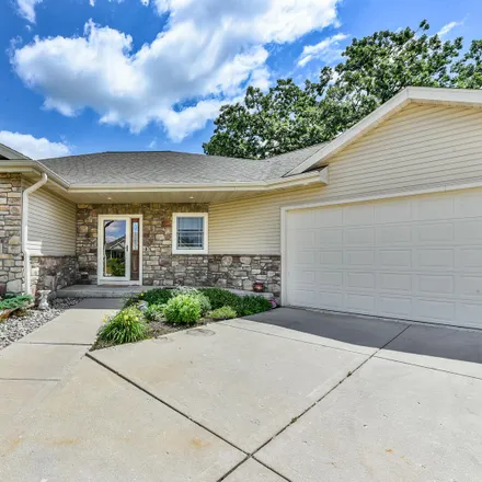 Image 2 - 634 Augusta Drive, Mukwonago, Waukesha County, WI 53149, USA - House for sale