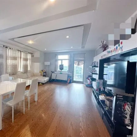 Image 2 - 40-22 College Point Boulevard, New York, NY 11354, USA - Condo for sale