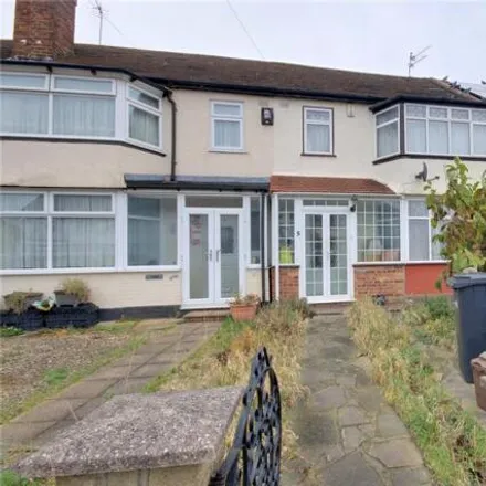 Buy this 3 bed townhouse on 4 Chatsworth Drive in London, EN1 1EU