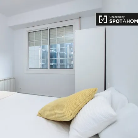Rent this 4 bed room on Avinguda de Roma in 97, 08029 Barcelona