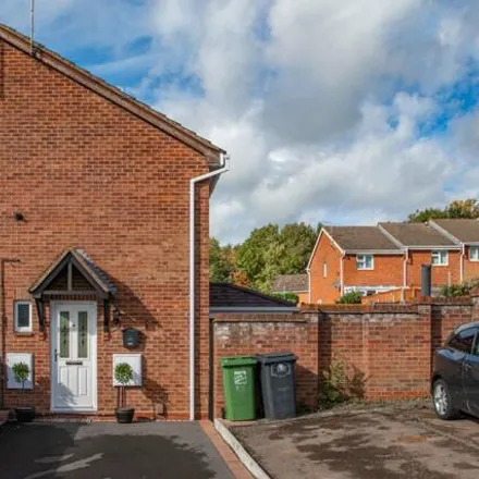 Buy this 1 bed townhouse on Tidbury Close in Callow Hill, B97 5LW