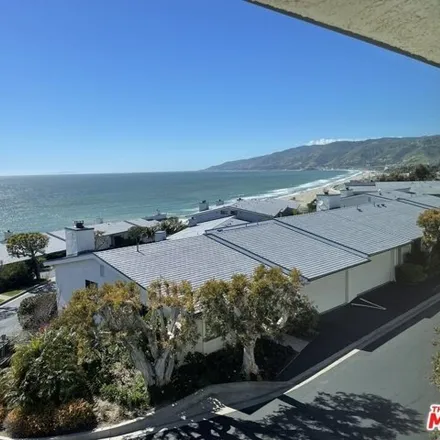 Rent this 2 bed townhouse on 6784 Shearwater Lane in Malibu, CA 90265