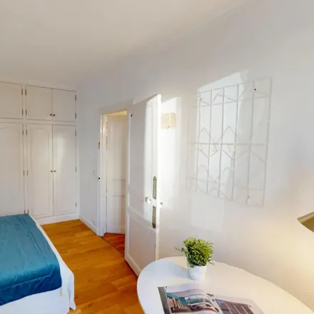 Image 4 - 6 Rue de Passy, 75016 Paris, France - Room for rent