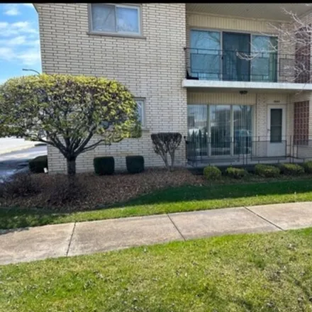 Buy this 1 bed condo on 9501 Knox Avenue in Oak Lawn, IL 60453