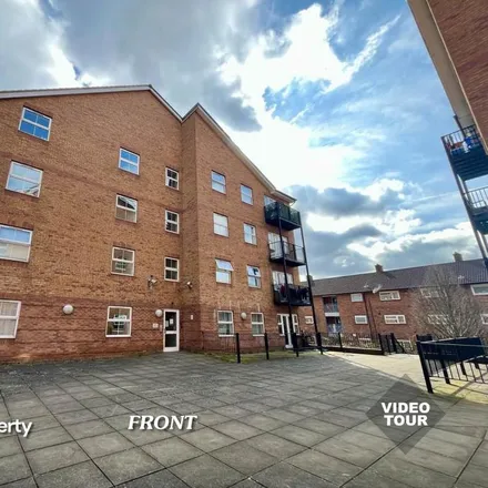 Rent this 2 bed apartment on Holly Street in Luton, LU1 3PN