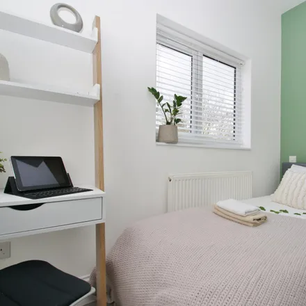 Image 2 - Old Oak Common Lane, London, W3 7DN, United Kingdom - Room for rent