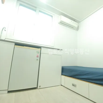 Rent this studio apartment on 서울특별시 은평구 응암동 590-35