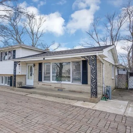 Buy this 3 bed house on 9238 North Greenwood Avenue in Niles, IL 60016