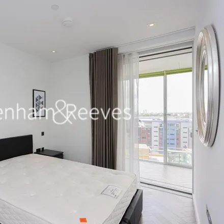 Image 9 - Pearce House, 8 Circus Road West, Nine Elms, London, SW11 8EY, United Kingdom - Apartment for rent