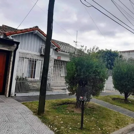 Buy this 3 bed house on Colegio Euskal-Echea in Magallanes, Partido de Lomas de Zamora