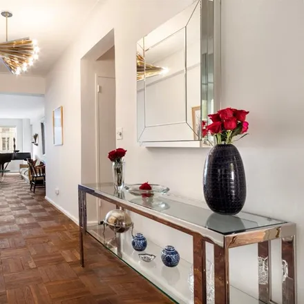 Buy this studio townhouse on 880 FIFTH AVENUE 7H in New York