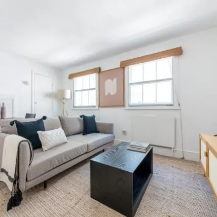 Rent this 2 bed apartment on Vanmoof in Shorts Gardens, London