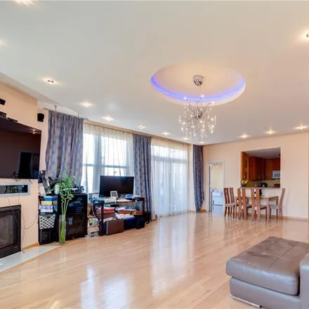 Image 2 - 125 Oceana Drive East, New York, NY 11235, USA - Condo for sale