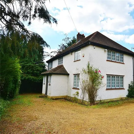 Rent this 4 bed house on Oxhey Road in Watford, WD19 4QF