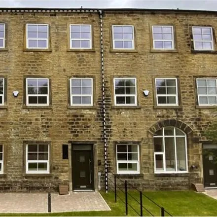 Buy this 2 bed townhouse on Stonebridge Vale in Leeds, LS12 4FH