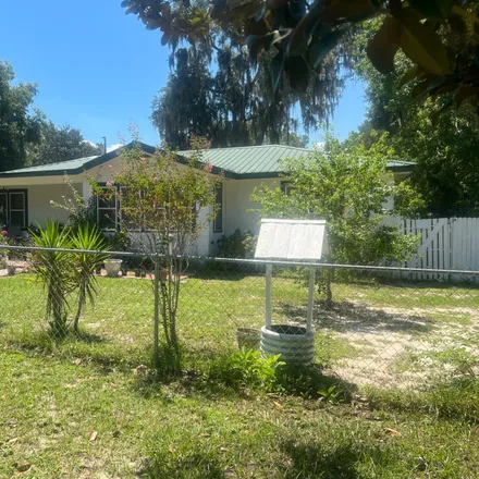Image 2 - 217 Southeast 1st Avenue, Chiefland, Levy County, FL 32626, USA - Townhouse for sale