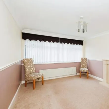 Image 2 - Brinkburn Close, Winlaton, NE21 6HW, United Kingdom - House for sale