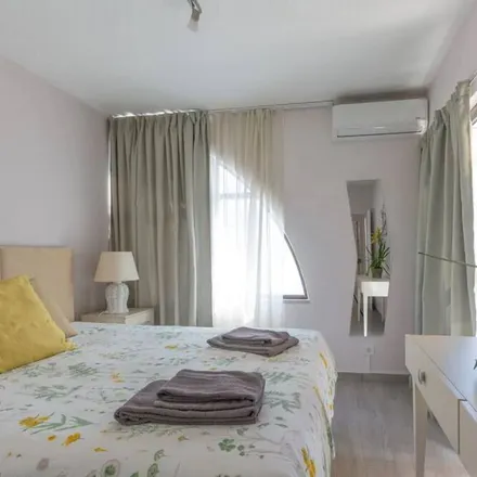 Rent this 2 bed apartment on 8125-148 Distrito de Évora