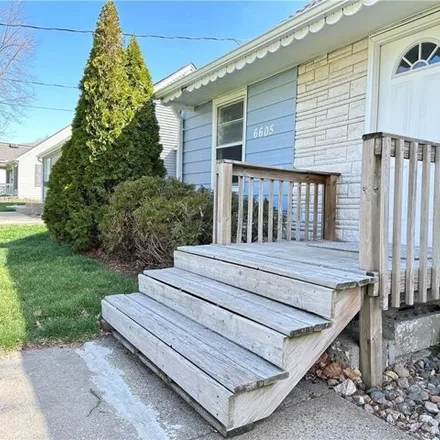 Image 4 - 6643 Southwest 17th Street, Des Moines, IA 50315, USA - House for sale