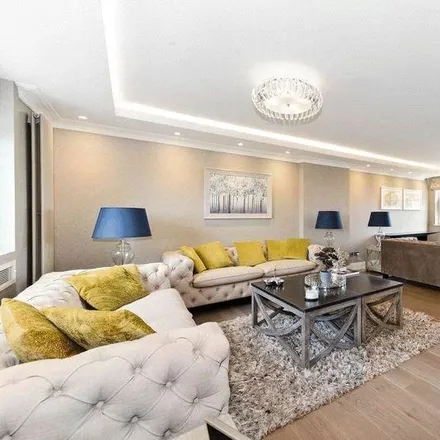 Rent this 4 bed apartment on St John's Wood Park in London, NW8 6QU