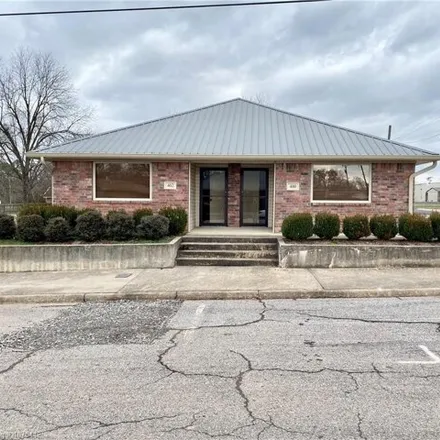 Buy this 32 bed house on 2 East 4th Street in Mulberry, Crawford County