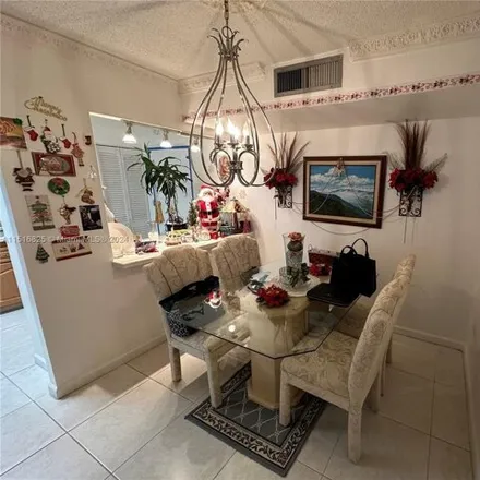 Image 6 - Burleigh House Condominium Inc., 7135 Collins Avenue, Atlantic Heights, Miami Beach, FL 33141, USA - Condo for sale