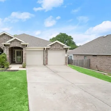 Buy this 3 bed house on 565 Lakeview Drive in Montgomery County, TX 77356