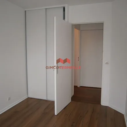 Rent this 3 bed apartment on 45 bis Rue de Dampierre in 78280 Guyancourt, France