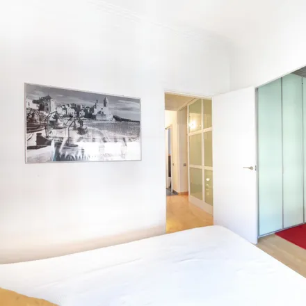 Image 3 - Carrer d'Enric Granados, 53, 08001 Barcelona, Spain - Apartment for rent