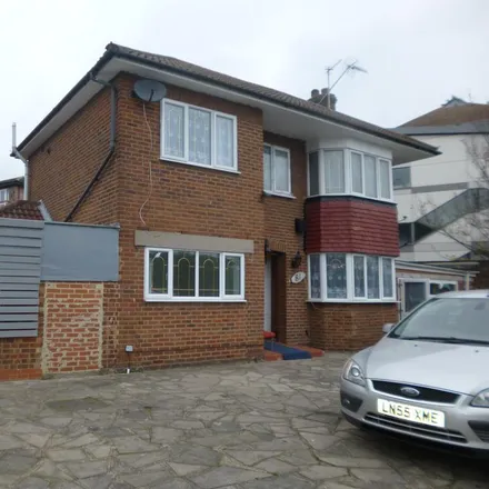 Rent this 7 bed house on 71 Warwick Drive in Cheshunt, EN8 0FB