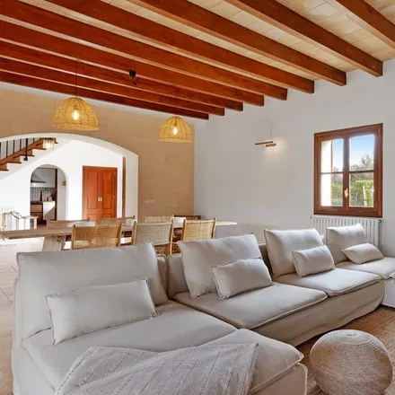 Rent this 5 bed townhouse on Ferrocarril Santa Maria - Felanitx in 07220 Algaida, Spain