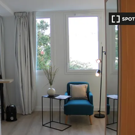 Rent this studio apartment on 31 Boulevard Gallieni in 92130 Issy-les-Moulineaux, France