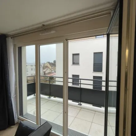 Rent this 2 bed apartment on 12 Rue Gabriel Bertillon in 91160 Longjumeau, France