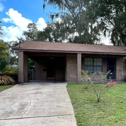 Buy this 2 bed house on 595 Southeast Olustee Avenue in Lake City, FL 32025