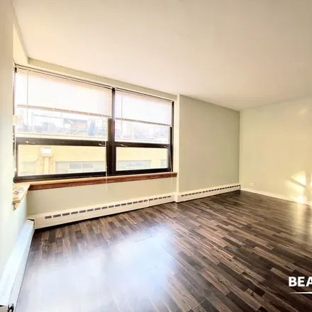 Rent this 1 bed apartment on 445 W Wellington Ave