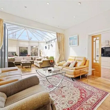 Image 2 - Creswick Road, London, W3 9EZ, United Kingdom - House for sale