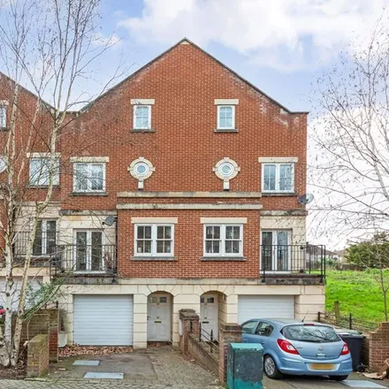 Rent this 4 bed house on Sunderland Road in London, SE23 2PU