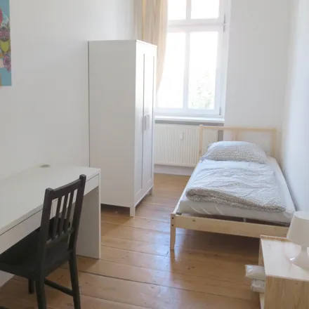 Rent this 6 bed room on Schönhauser Allee 92 in 10439 Berlin, Germany