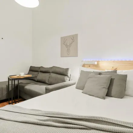 Rent this 9 bed apartment on Luigi in Via Laietana, 41