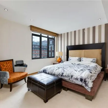 Image 5 - 68 North Row, London, W1K 6WD, United Kingdom - House for sale