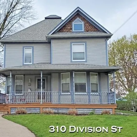 Buy this 3 bed house on 316 Division Street in Platteville, WI 53818