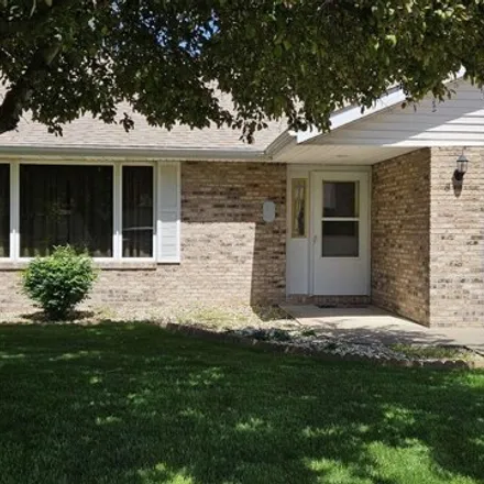 Image 2 - 1669 East Myrtle Street, East Lawndale, Canton, IL 61520, USA - House for sale