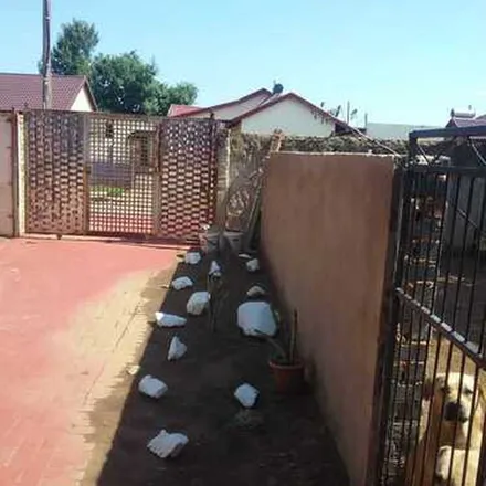 Rent this 3 bed apartment on Socrates Close in Mid-Ennerdale, Gauteng