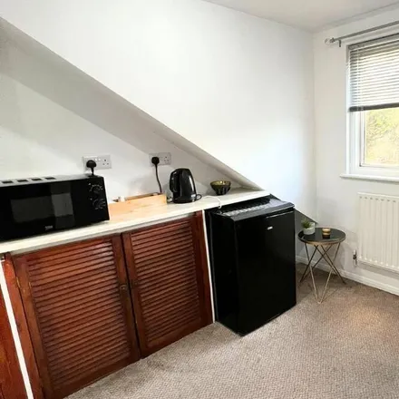 Image 6 - London, W7 2NR, United Kingdom - House for rent