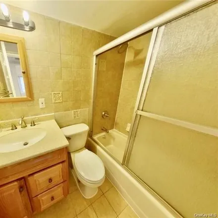 Image 9 - 540 Ellsworth Ave Apt E1, New York, 10465 - Condo for sale