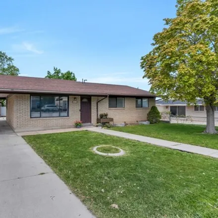 Image 1 - 355 Lakeview Avenue, Tooele, UT 84074, USA - House for sale