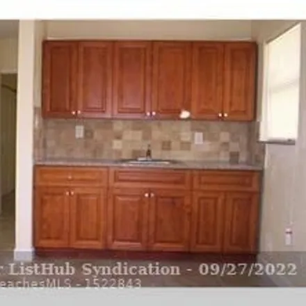 Image 3 - 639 Northwest 10th Terrace, Fort Lauderdale, FL 33311, USA - Duplex for rent