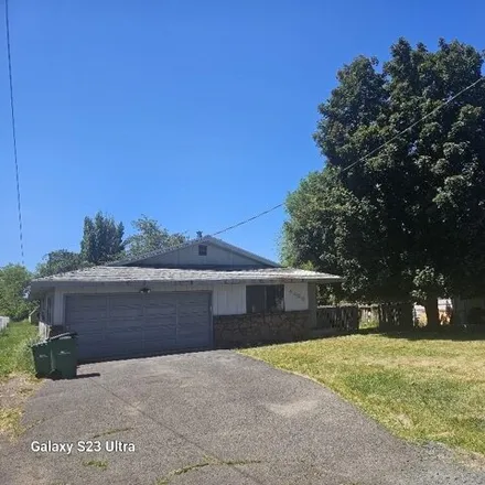 Buy this 3 bed house on 4426 Denver Ave in Klamath Falls, Oregon