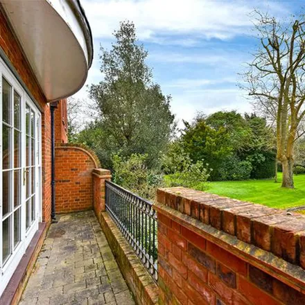 Rent this 3 bed townhouse on Kingsbury House in 6 Sheet Street, Windsor