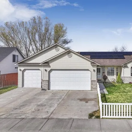 Buy this 3 bed house on 2817 Deaun Avenue in Twin Falls, ID 83301